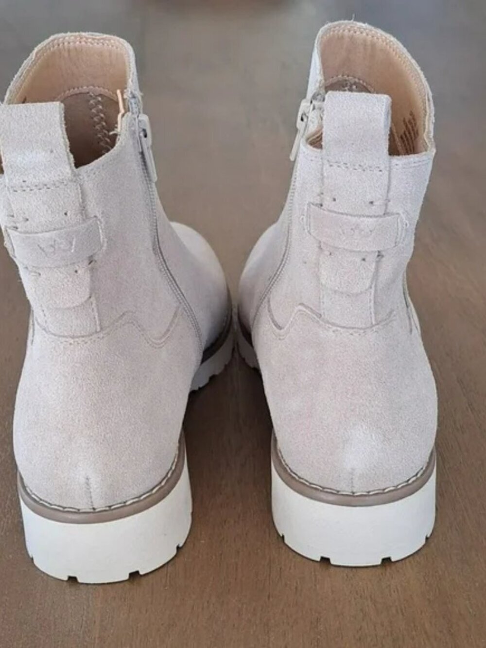 Crown Vintage Taylen Bootie - Color: Dove - Size: Women 9 - Picture 5 of 9